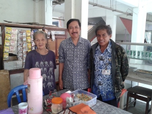 Musni Umar, Alfons dan Nenek, penjual di Rusunawa Tipar Cakung
